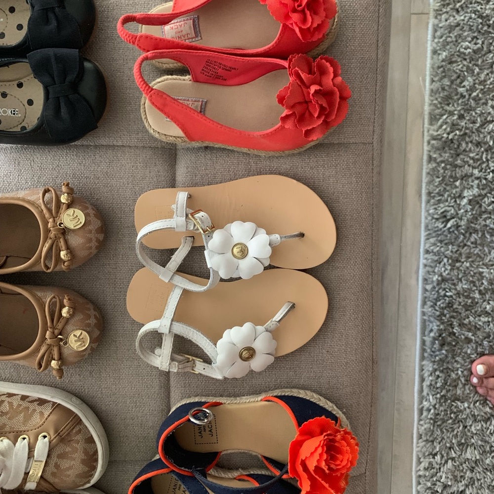 Size 5 toddler shoes. - Picture 2 of 3